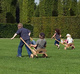 Kinder im Schlossgarten