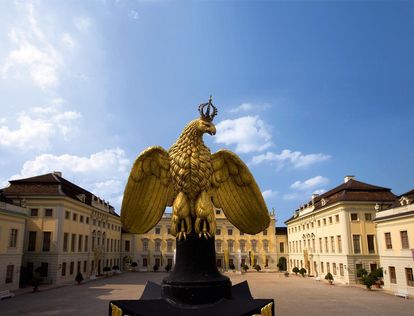 Der Adler auf dem Brunnen im Innenhof von Residenzschloss Ludwigsburg