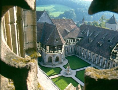 Kreuzgangblick im Sommer, Kloster und Schloss Bebenhausen