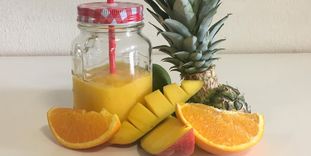 Ananas-Orangen-Mango Smoothie