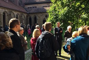 Kloster Maulbronn, Besucher im Kreuzgarten