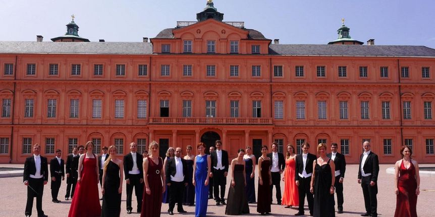 Residenzschloss Rastatt, das Vocalensemble Rastatt vor der Gartenfront 
