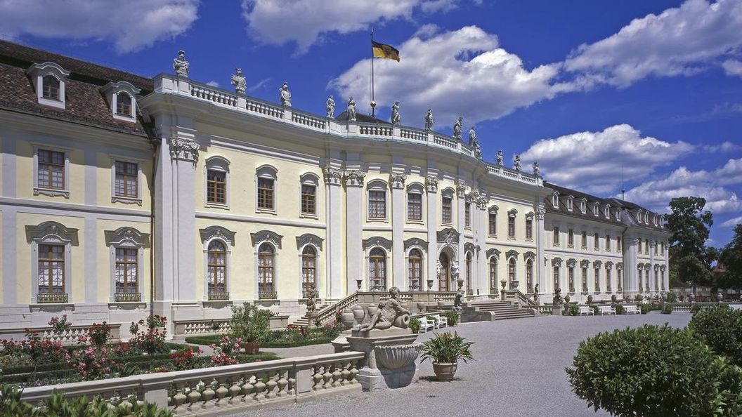 Residenzschloss Ludwigsbug, Außenansicht