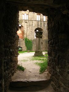 Säule im Palas Altes Schloss Hohenbaden