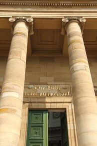 Foto: Staatliche Schlösser und Gärten Baden-Württemberg, Roland Rossner Die Inschrift über dem Eingang zur Grabkapelle