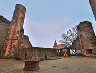 Foto: Staatliche Schlösser und Gärten Baden-Württemberg, Markus Schwerer Burgfeste Dilsberg, offener Burghof