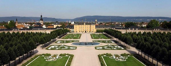 Schloss und Schlossgarten Schwetzingen, Ansicht von Schloss und Schlossgarten Schwetzingen