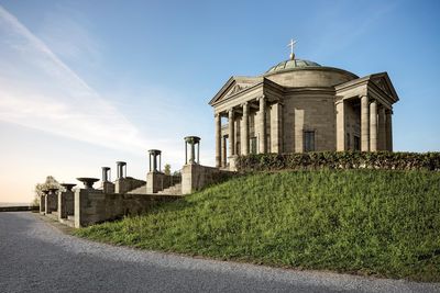 Grabkapelle auf dem Württemberg, Außenaufnahme; Foto: Staatliche Schlösser und Gärten Baden-Württemberg, Günther Bayerl