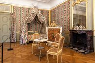 Foto: Staatliche Schlösser und Gärten Baden-Württemberg, Ursula Wetzel Das Schlafzimmer im Appartement von Kurfürst Carl Theodor