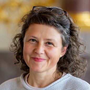 Mitarbeiterportät von Elena Schroth-Morck