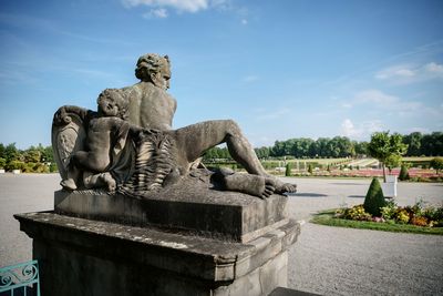 Residenzschluss Ludwigsburg, Statue im Schlossgarten