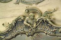 Foto: Staatliche Schlösser und Gärten Baden-Württemberg, Andrea Rachele Stuckputto im Bibliothekskabinett im Barockschloss Mannheim