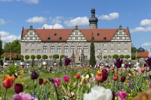 Schloss und Schlossgarten Weikersheim, Außen, Garten im Frühjahr