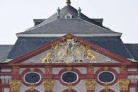 Originalfiguren im Giebel Schloss Bruchsal, Originalfiguren im Giebel