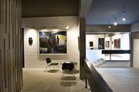 Foto: Staatliche Schlösser und Gärten Baden-Württemberg, Rose Hajdu Ausstellungsraum mit Leseecke im Haus der Sammlung Domnick