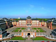 Foto: Landesmedienzentrum Baden-Württemberg (LMZ), Friedrich Schloss Bruchsal, Ehrenhof