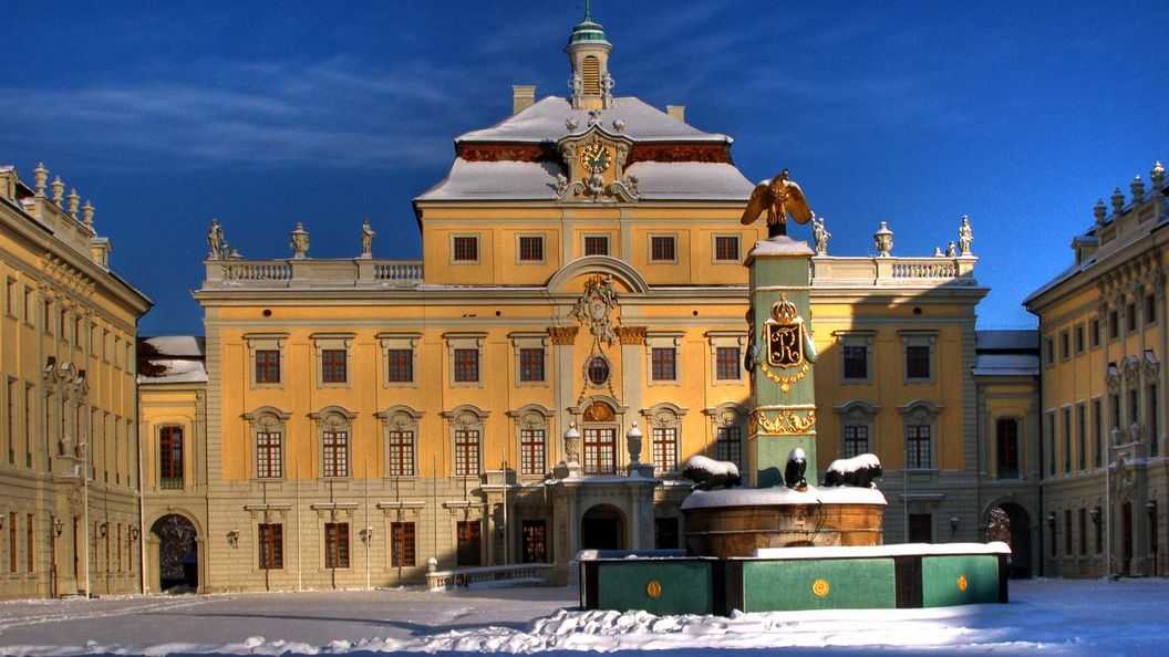 Residenzschloss Ludwigsburg, Außenansicht des mittleren Hofs im Winter; Foto: Staatliche Schlösser und Gärten Baden-Württemberg, Norbert StadlerResidenzschloss Ludwigsburg, Außenansicht des mittleren Hofs im Winter; Foto: Staatliche Schlösser und Gärten Baden-Württemberg, Norbert Stadler