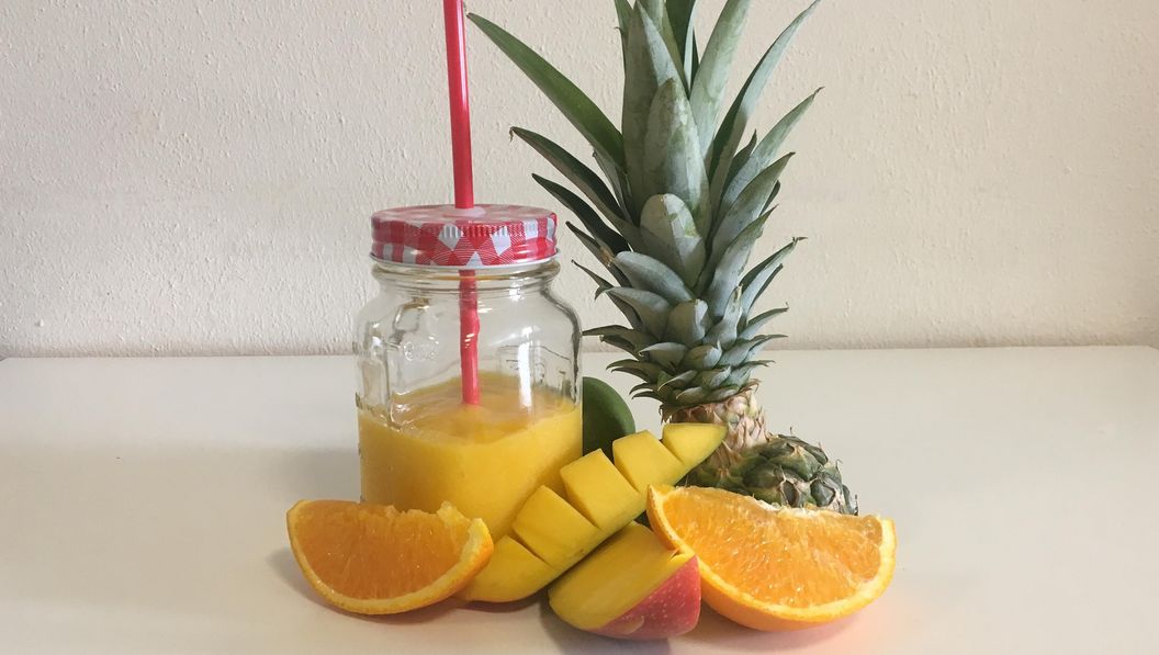 Ananas-Orangen-Mango Smoothie