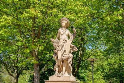 Schloss Bruchsal, Detailaufnahme Skulptur im Schlossgarten 