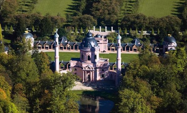 Gartenmoschee im Schlossgarten von Schloss Schwetzingen aus der Luft