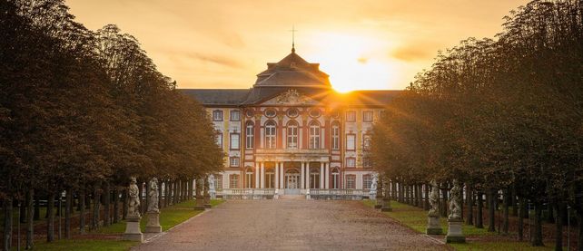 Schloss Bruchsal von Aussen im Herbst 