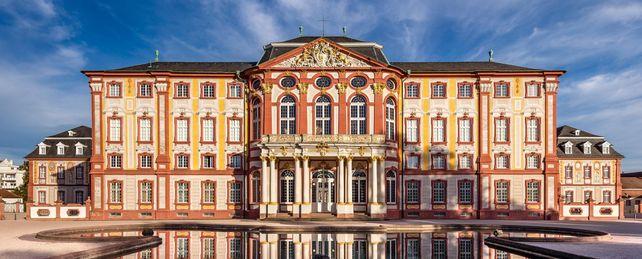 Schloss Bruchsal, Außenansicht des Hauptbaus von Westen 