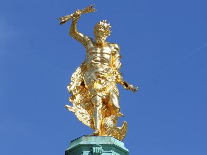 Residenzschloss Rastatt, Detailaufnahme Jupiter-Figur auf dem Dach 