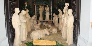Die Krippenausstellung bringt weihnachtliches Flair ins Schloss. 