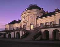 Foto: Staatliche Schlösser und Gärten Baden-Württemberg, Joachim Feist Vorderfront Schloss Solitude