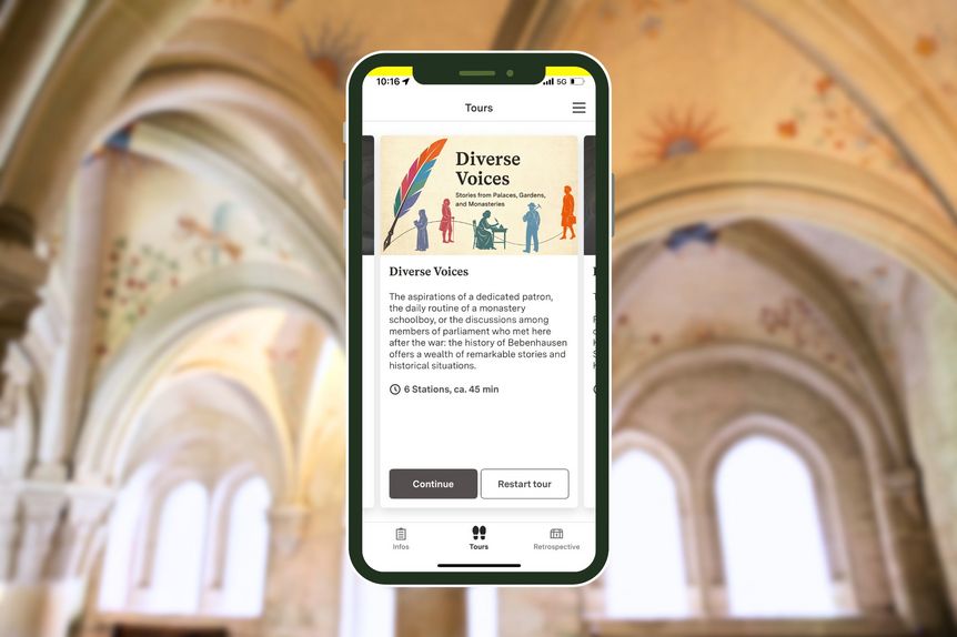 Smartphone with Diversity Tour station in front of the chapter house at Bebenhausen Monastery