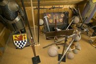 Foto: Staatliche Schlösser und Gärten Baden-Württemberg, Arnim Weischer Waffen im Museum Burg Rötteln