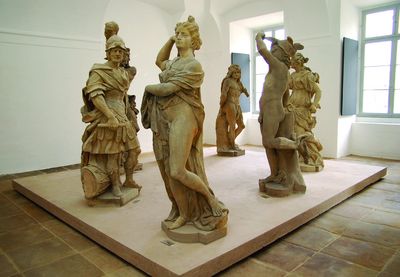 Residenzschloss Ludwigsburg, Lapidarium Innenansicht, originale Sandsteinfiguren