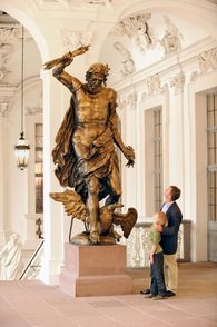 Foto: Staatliche Schlösser und Gärten Baden-Württemberg, Niels Schubert Rastatt Residential Palace, Statue of Jupiter on the staircase; photo: Staatliche Schlösser und Gärten Baden-Württemberg, Niels Schubert