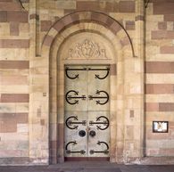 Foto: Staatliche Schlösser und Gärten Baden-Württemberg, Arnim Weischer Kloster Alpirsbach, Hauptportal der Klosterkirche