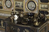 Schwarzes Porzellan Schwarzes Porzellan auf einer Lackkommode in Schloss Favorite Rastatt