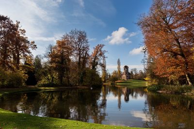 Der Merkurtempel im Herbst