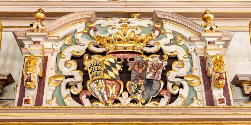 Residenzschloss Urach, Detailansicht Wappen im Goldenen Saal