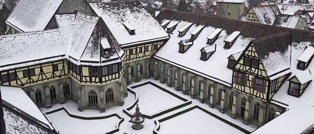 Kloster und Schloss Bebenhausen, der Kreuzgang im Schnee.