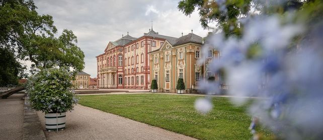 Schloss Bruchsal, außen, Frühling