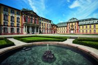 Foto: Staatliche Schlösser und Gärten Baden-Württemberg, Achim Mende Ehrenhof von Schloss Bruchsal