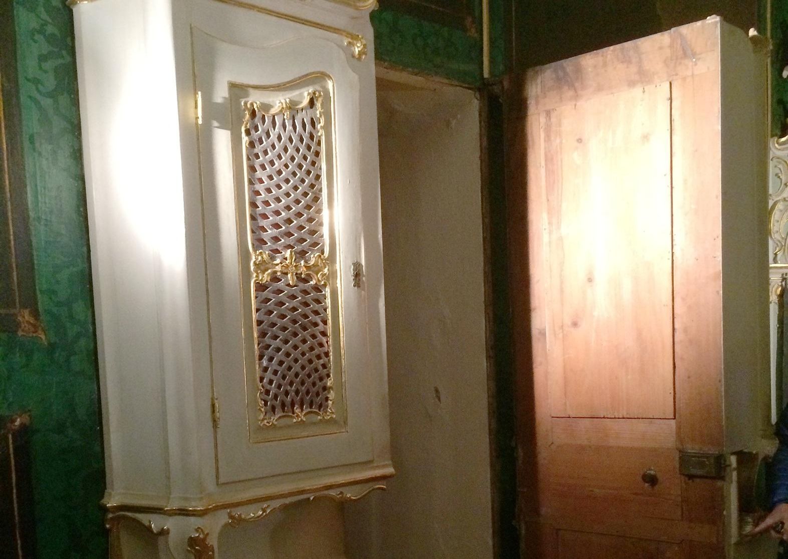 Kloster Schontal Geheime Tur Im Abtszimmer