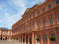 Der Ehrenhof Ehrenhof des Residenzschlosses Rastatt