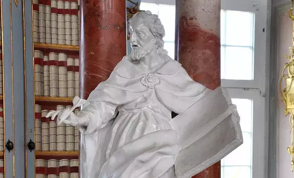 Kloster Schussenried, Statue Glaubensverfechter im Bibliothekssaal