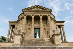 Ein Fotoshooting vor der Kulisse der Grabkapelle 