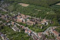 Das Kloster in der Landschaft Das Kloster Maulbronn in der Landschaft des Strombergs