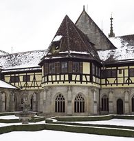 Das Brunnenhaus Verschneites Brunnenhaus im Kloster Bebenhausen