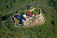 Foto: Staatliche Schlösser und Gärten Baden-Württemberg, Achim Mende Festungsruine Hohenneuffen, Luftaufnahme