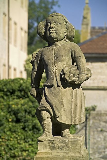 Köchin, Figur im Schlossgarten Weikersheim