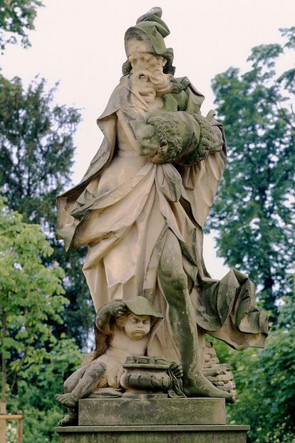 Winter, eine Jahreszeiten-Figur im Schlossgarten Bruchsal