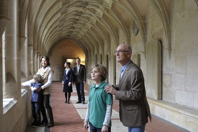 Kloster Alpirsbach, Besucher im Kreuzgang